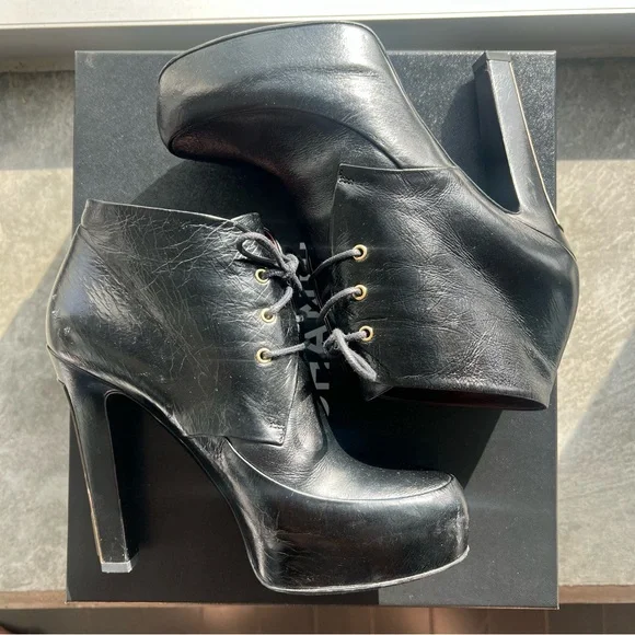 CHANEL Lacets Black Leather Lace Up Round Toe Ankle Boots - SIZE 39.5 - Picture 3 of 13